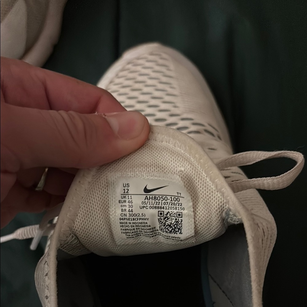 Nike Air Max 270 White and Black Athletic Shoes with Air Max Cushioning - Picture 4 of 4